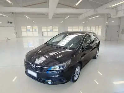 Usata Opel Astra Business Elegance 122 CV (89 kW) 2022 Nero Utilitaria