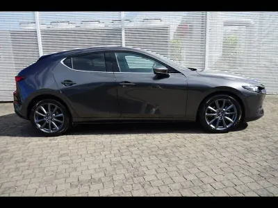 Nuova Mazda 3 140 CV (102 kW) 2026 Machine grey Berlina
