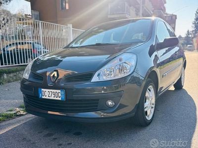 Usata Renault Clio II 75 CV (55 kW) 2006 Grigio Berlina