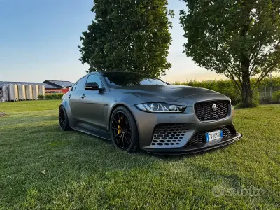 Usata Jaguar XE 600 CV (441 kW) 2018 Grigio Berlina