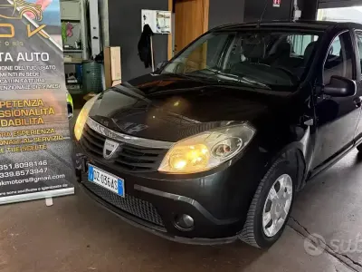 Occasion Dacia Sandero Lauréate 72 ch (52 kW) 2010 Gris Berline
