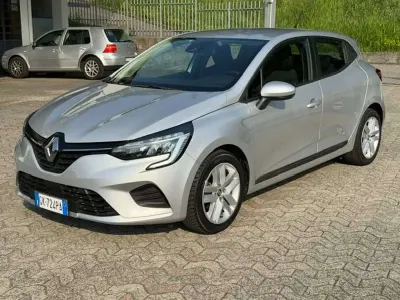 Usata Renault Clio V Zen 101 CV (74 kW) 2022 Argento Berlina