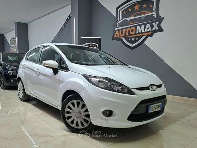 Usata Ford Fiesta 68 CV (50 kW) 2009 Bianco Utilitaria