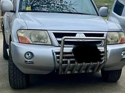 Usata Mitsubishi Pajero 116 CV (85 kW) 2006 Grigio SUV