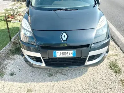 Usata Renault Scénic III 131 CV (96 kW) 2012 Grigio Monovolume