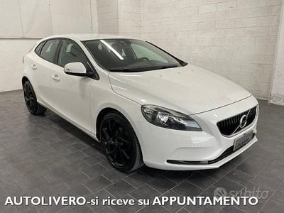 Usata Volvo V40 120 CV (88 kW) 2018 Bianco Berlina