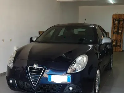Usata Alfa Romeo Giulietta Distinctive 170 CV (125 kW) 2010 Bluazzurro Utilitaria
