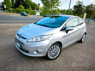 Usata Ford Fiesta Titanium 82 CV (60 kW) 2009 Grigio Berlina