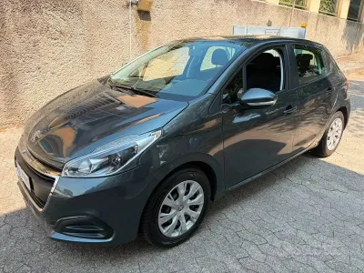 Usata Peugeot 208 Active 82 CV (60 kW) 2016 Grigio Utilitaria