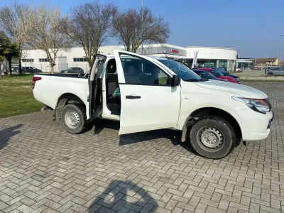 Usata Mitsubishi L200 Invite 154 CV (113 kW) 2016 Bianco Pick-up