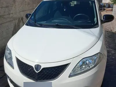 Usata Lancia Ypsilon 69 CV (50 kW) 2018 Utilitaria