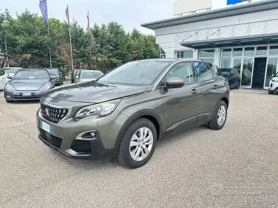 Usata Peugeot 3008 Business-Line 131 CV (96 kW) 2020 Verde SUV