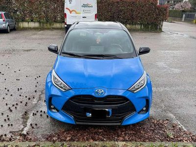 Usata Toyota Yaris Hybrid 92 CV (67 kW) 2024 Blu/azzurro Berlina