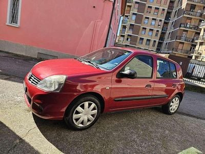 Usata Renault Clio II 75 CV (55 kW) 2009 Rosso Berlina