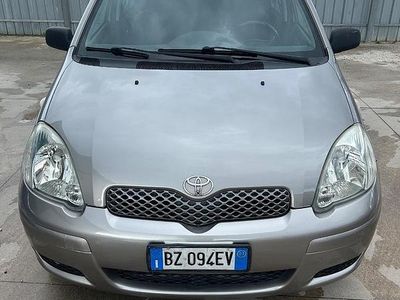 Usata Toyota Yaris 65 CV (47 kW) 2003 Marrone Berlina