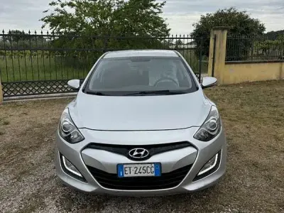 Begagnad Hyundai i30 Comfort 110 HK (80 kW) 2013 Sedan