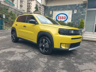 Usata Fiat Grande Panda La Prima 101 CV (74 kW) 2025 Giallo Utilitaria