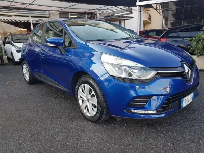 Usado Renault Clio IV Life 76 CV (55 kW) 2018 Azul Berlina