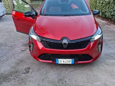 Usata Renault Clio V 101 CV (74 kW) 2025 Rosso Berlina