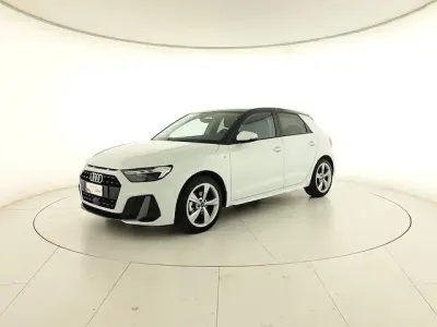 Usata Audi A1 Sportback S-Line 150 CV (110 kW) 2024 Bianco ghiacciaio metallizzato nero mito metallizzato Utilitaria