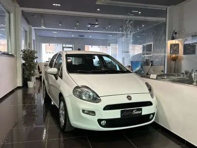 Usata Fiat Punto Lounge 95 CV (69 kW) 2017 Bianco Utilitaria