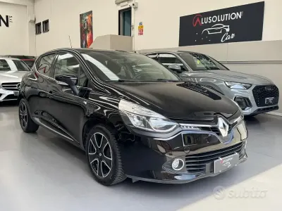 Käytetty Renault Clio IV Zen 75 HP (55 kW) 2016 Musta Sedan