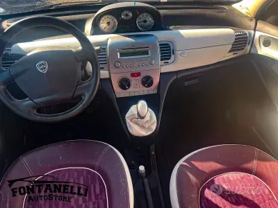 Usata Lancia Ypsilon 60 CV (44 kW) 2010 Viola Utilitaria
