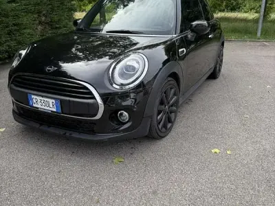 Usata Mini ONE 75 CV (55 kW) 2020 Nero Utilitaria
