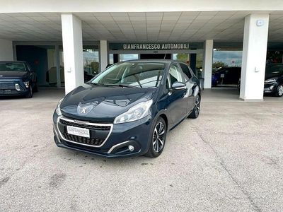 Usata Peugeot 208 Signature Sky 83 CV (61 kW) 2019 Blu Utilitaria