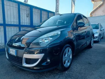 Usata Renault Scénic III 110 CV (80 kW) 2010 Nero Monovolume