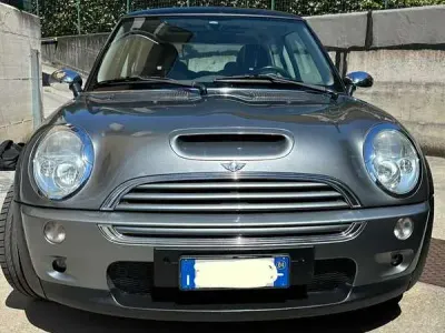 Usata Mini Cooper S 170 CV (125 kW) 2004 Grigio Utilitaria