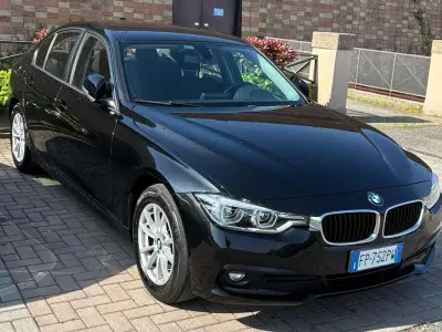Usata BMW 318 Advantage 150 CV (110 kW) 2018 Nero Berlina