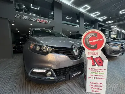 Usata Renault Captur Zen 90 CV (66 kW) 2016 Grigio SUV