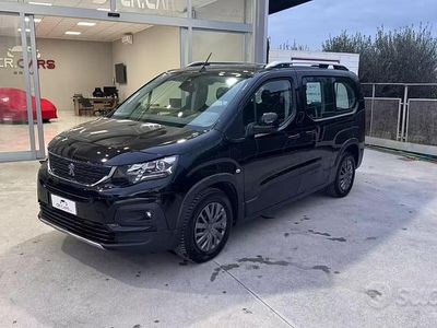 Begagnad Peugeot Rifter Allure 131 HK (96 kW) 2022 Vit Minibuss