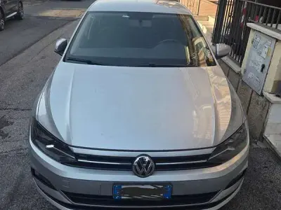 Usata VW Polo Comfortline 90 CV (66 kW) 2018 Argento Utilitaria