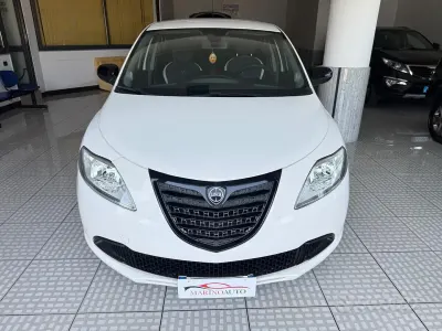 Usata Lancia Ypsilon Gold 69 CV (50 kW) 2014 Bianco Utilitaria