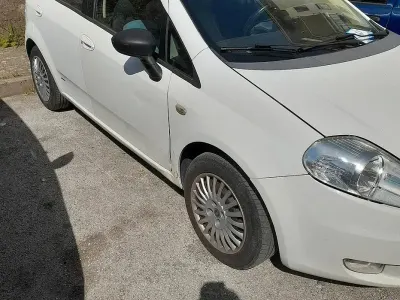 Usata Fiat Grande Punto 75 CV (55 kW) 2006 Bianco Utilitaria