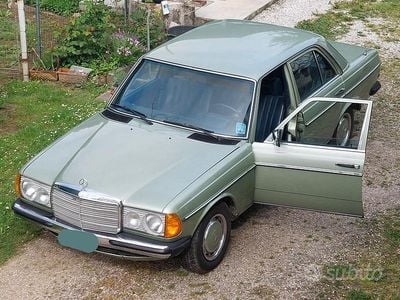 Usata Mercedes 200 1970 Verde Berlina