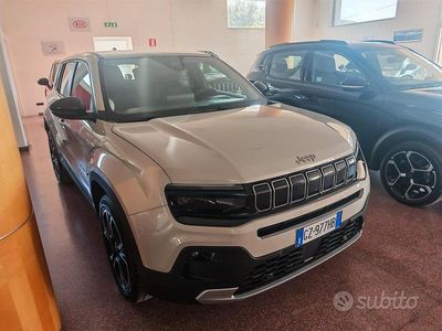 Usata Jeep Avenger Summit 100 CV (73 kW) 2025 Beige SUV