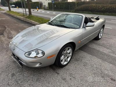 Usata Jaguar XK8 284 CV (208 kW) 1998 Grigio Cabrio