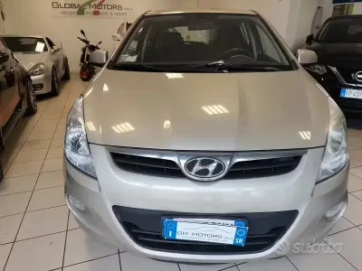 Usata Hyundai i20 Comfort 75 CV (55 kW) 2011 Marrone Utilitaria