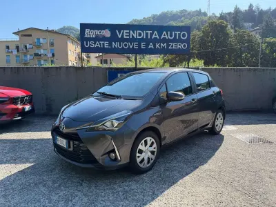 Usata Toyota Yaris Hybrid Active 73 CV (53 kW) 2018 Grigio Berlina