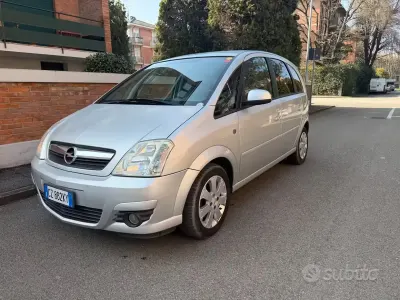 Begagnad Opel Meriva Cosmo 105 HK (77 kW) 2006 Grå Minibuss