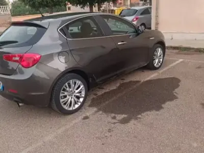 Usata Alfa Romeo Giulietta 140 CV (102 kW) 2011 Utilitaria