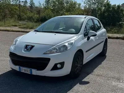 Usata Peugeot 207 73 CV (53 kW) 2011 Bianco Berlina