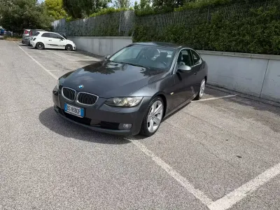Usata BMW 330 272 CV (200 kW) 2008 Grigio Coupé
