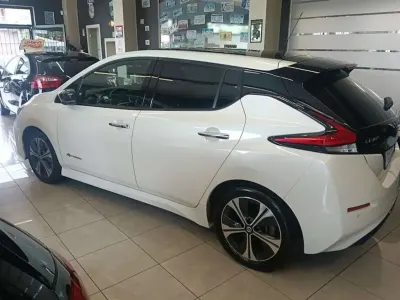Usata Nissan Leaf Tekna 89 kW (122 CV) 2018 Perla Utilitaria