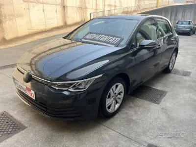 Usata VW Golf VII Life 116 CV (85 kW) 2021 Grigio Utilitaria