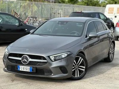 Usata Mercedes A180 Sport Edition 116 CV (85 kW) 2019 Grigio Berlina