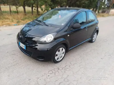 Usata Toyota Aygo Connect Style 72 CV (52 kW) 2010 Nero Utilitaria